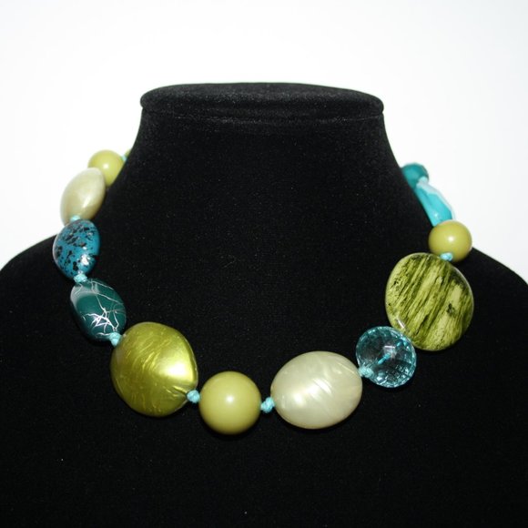 Beautiful chunky green and blue necklace